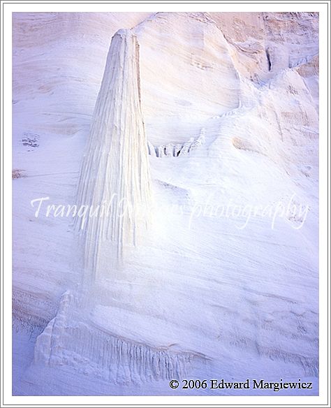 450181B   White hoodoos at the Wahweap wash, Utah 